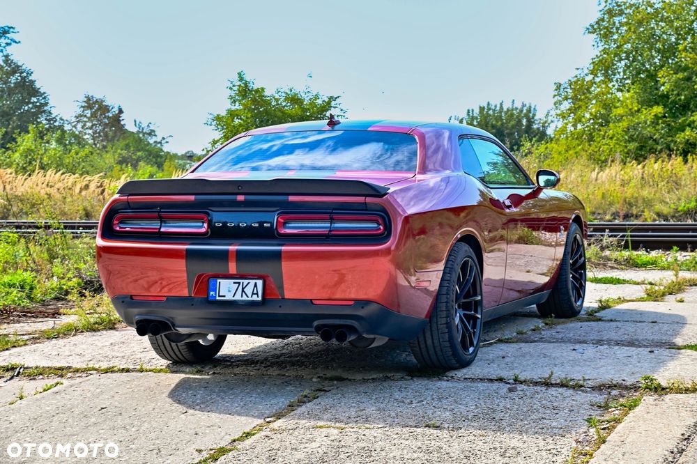 Dodge Challenger - 8