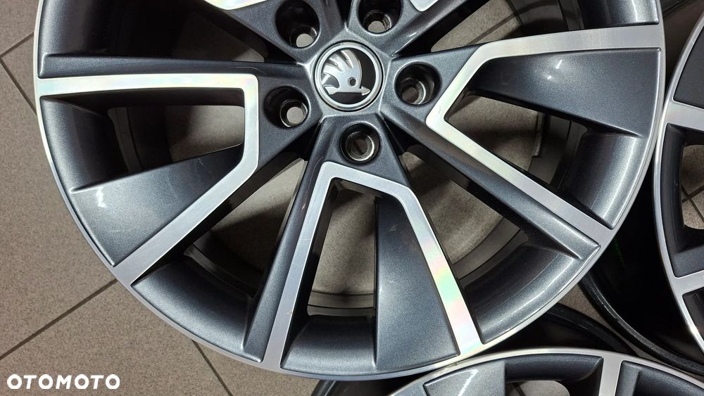 Felgi Aluminiowe 18 Skoda Octavia III 5x112 ET 43 Braga - 12