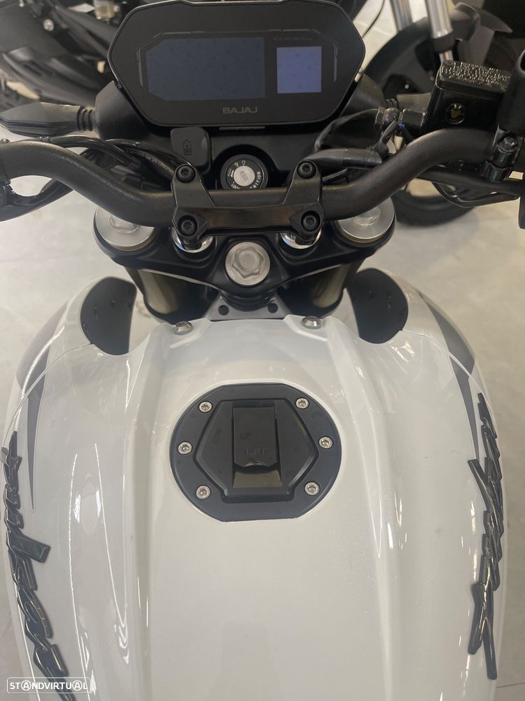 Bajaj Pulsar NS BAJAJ pulsar ns 400 - 9