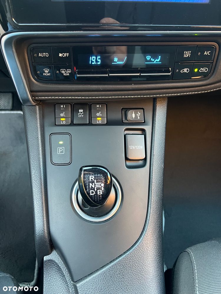 Toyota Auris 1.8 HSD Sol - 33