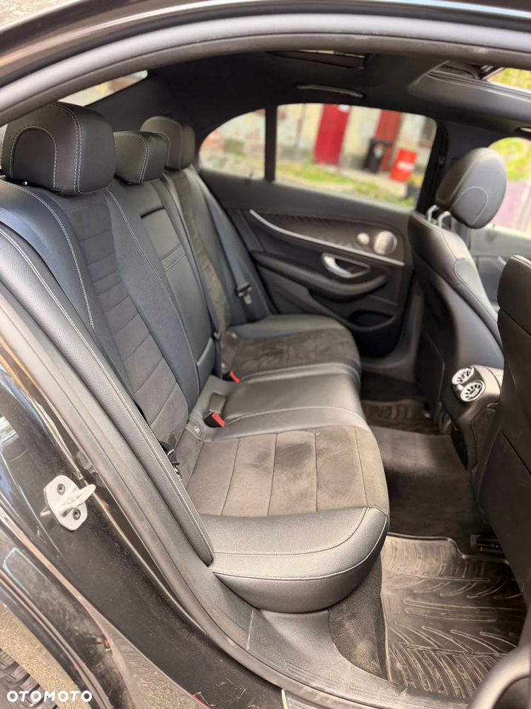 Mercedes-Benz Klasa E 220 d 9G-TRONIC - 23