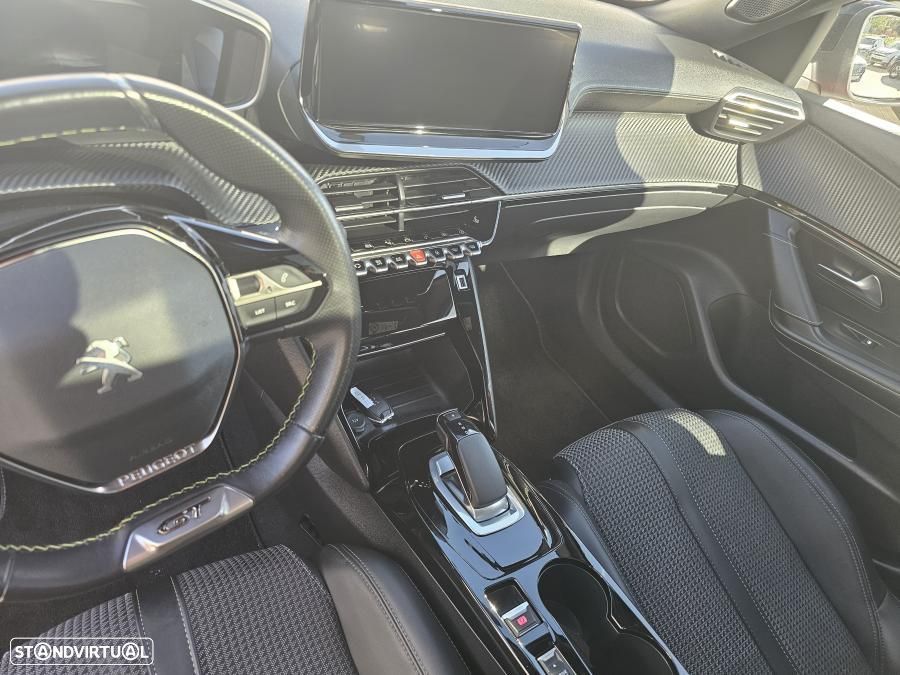 Peugeot e-2008 50 kWh GT - 29