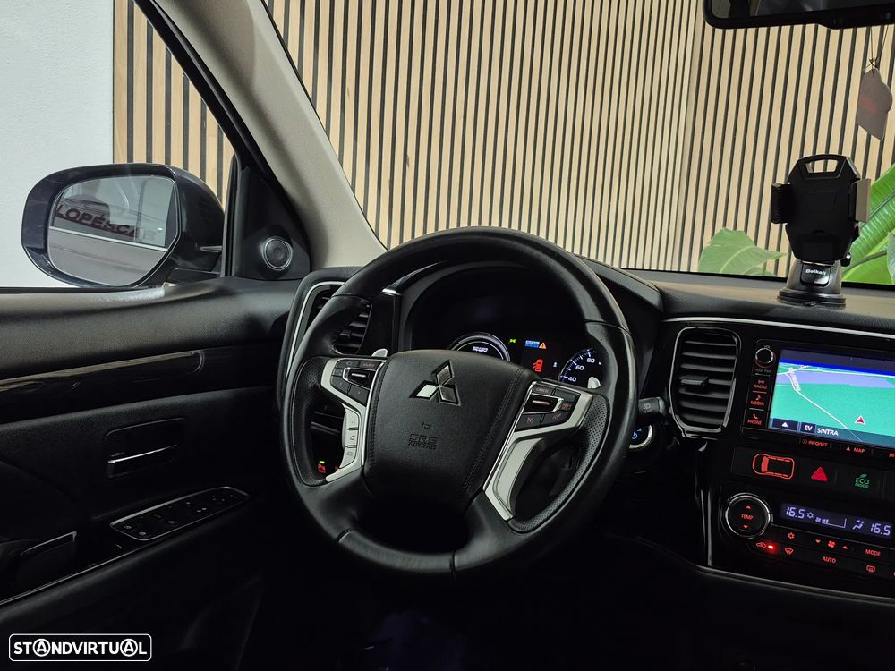 Mitsubishi Outlander 2.0 Instyle Navi - 32
