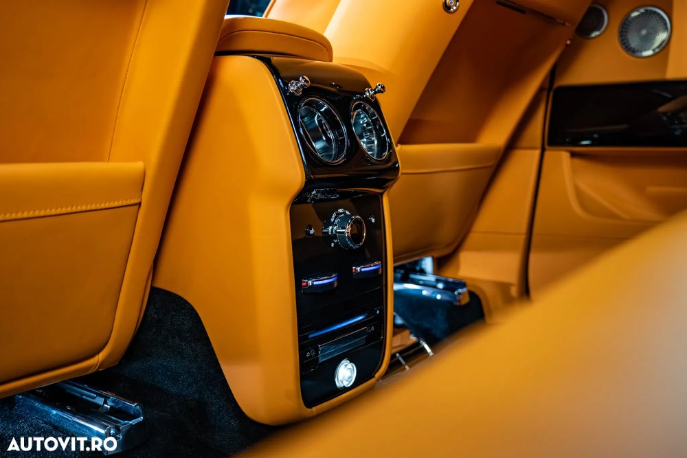 Rolls-Royce Cullinan - 40