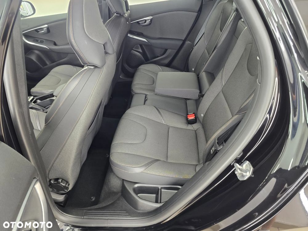 Volvo V40 D2 Momentum - 12