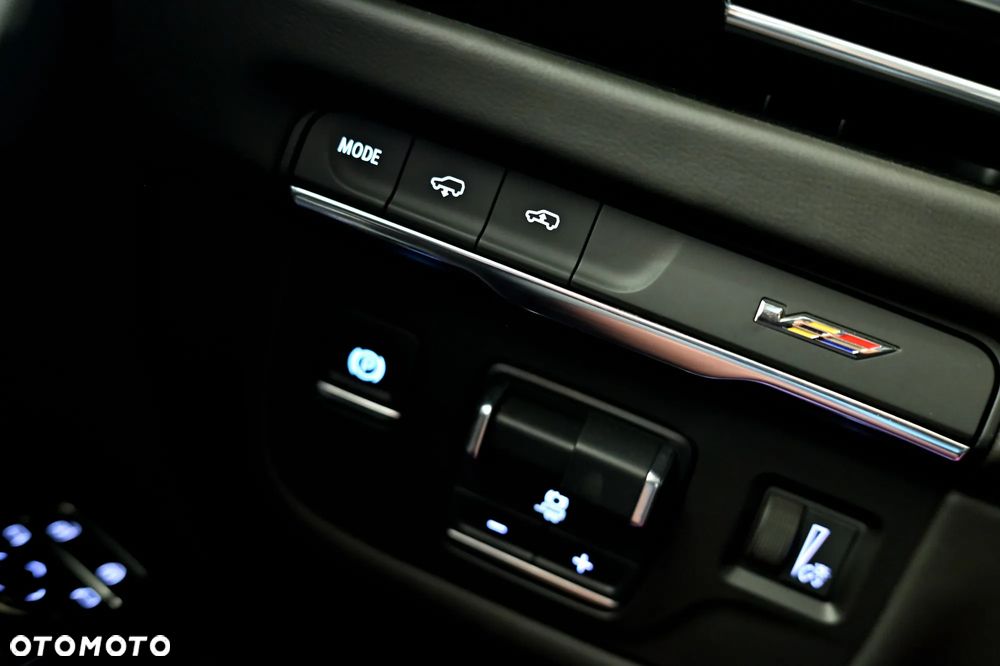 Cadillac Escalade - 16