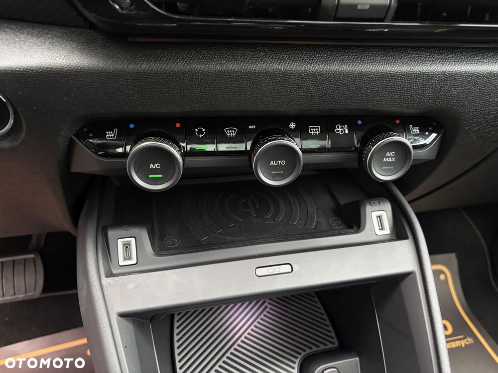 Citroën C4 BlueHDi 130 Stop&Start EAT8 SHINE - 32