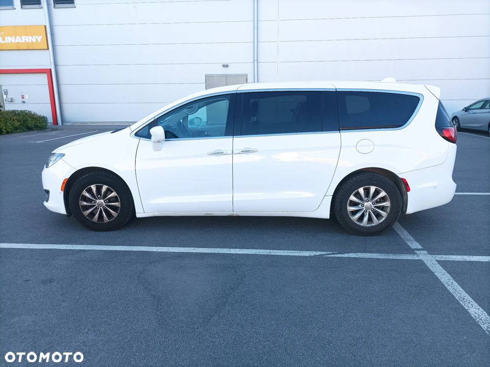 Chrysler Pacifica - 4