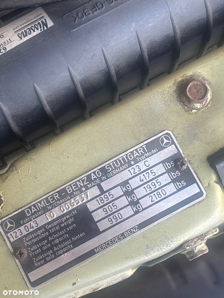 Mercedes-Benz W123 - 17