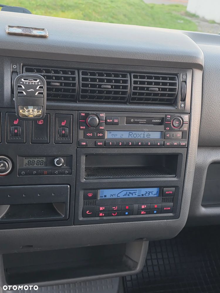 Volkswagen Multivan - 13