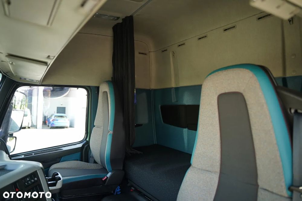 Volvo FM 330 / 4x2 / SOLÓWKA / FIRANKA - 7,8 M / WINDA BAR - 2 000 KG / I- SHIFT / EURO 6 - 29