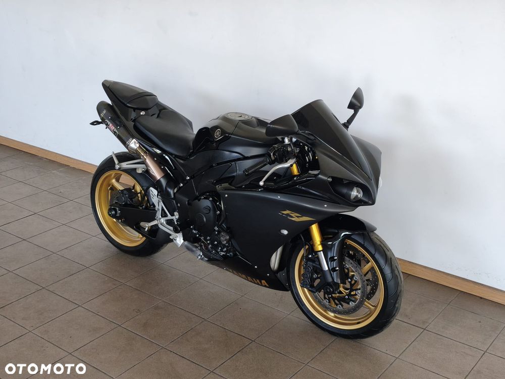 Yamaha R1 - 3