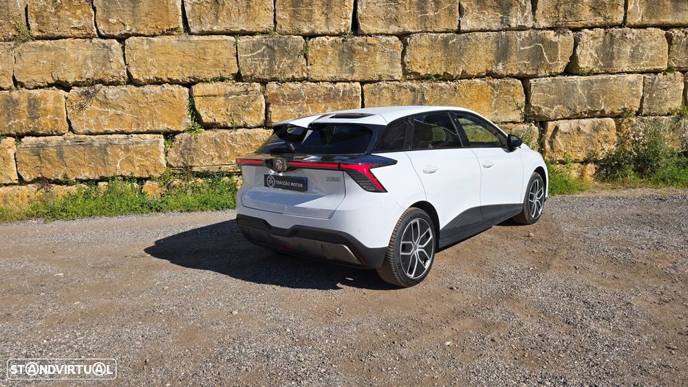 MG MG4 64 kWh Luxury - 2