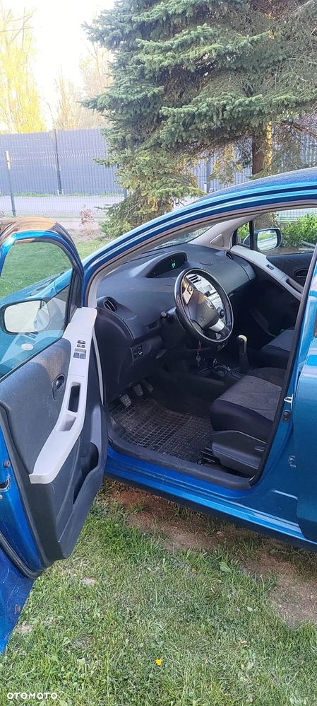 Toyota Yaris 1.3 - 4