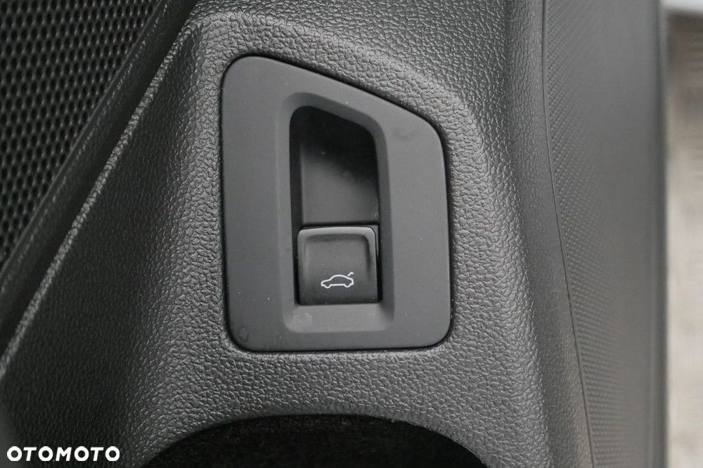 Volkswagen Passat Variant 2.0 TDI Business DSG - 17