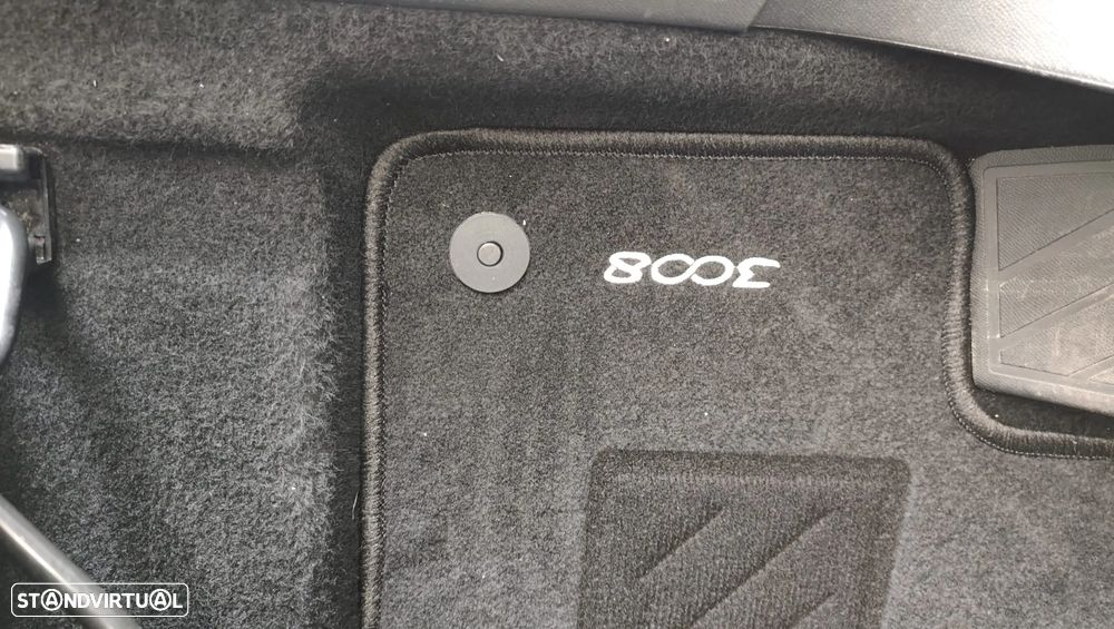 Peugeot 3008 1.5 BlueHDi Allure EAT8 - 23