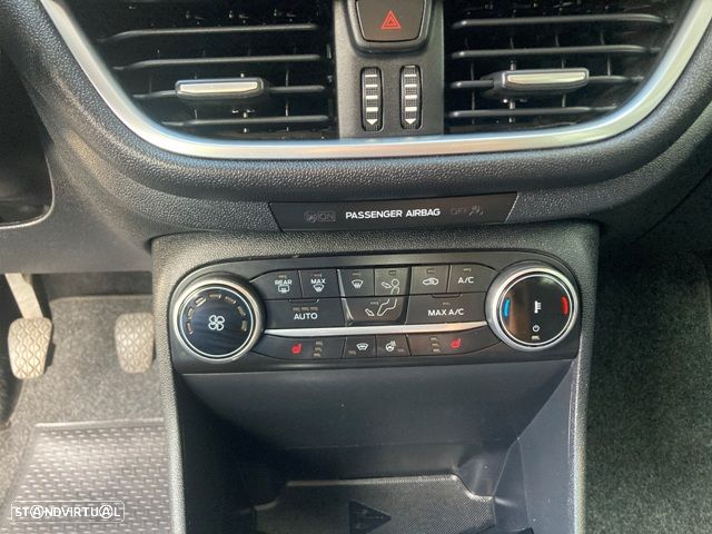 Ford Fiesta 1.0 EcoBoost Hybrid S&S TITANIUM - 24