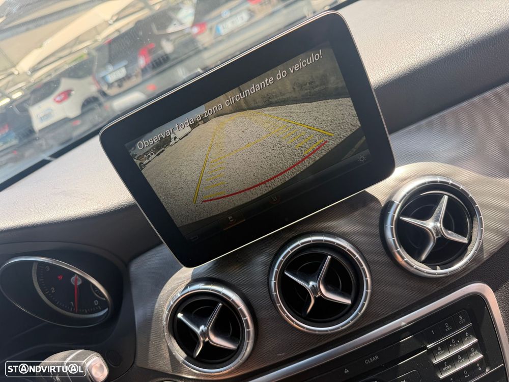 Mercedes-Benz CLA 200 d AMG Line Aut. — fotografia 15