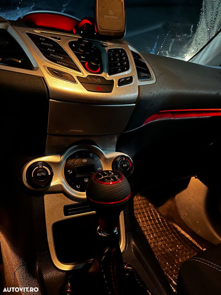 Ford Fiesta 1.6 TDCi DPF Titanium - 14