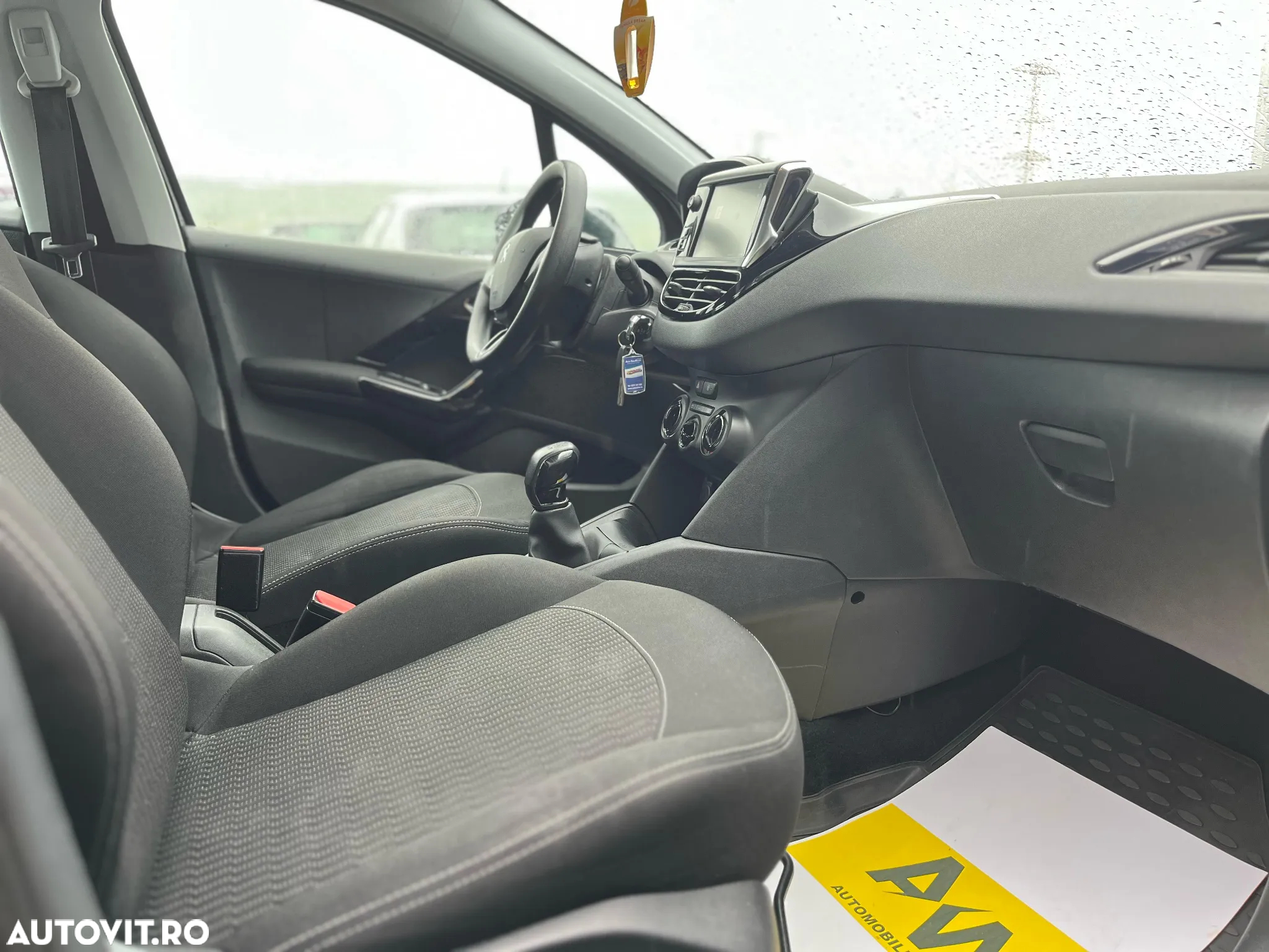 Peugeot 208 1.2 L PureTech Allure - 8