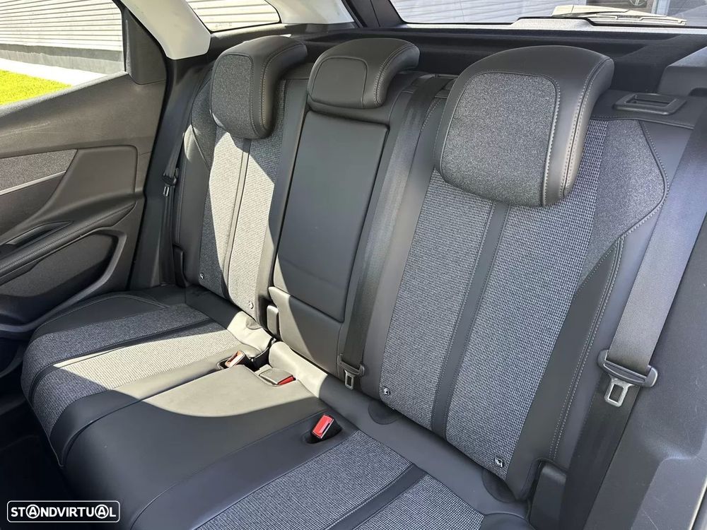 Peugeot 3008 1.2 PureTech Allure Pack - 26