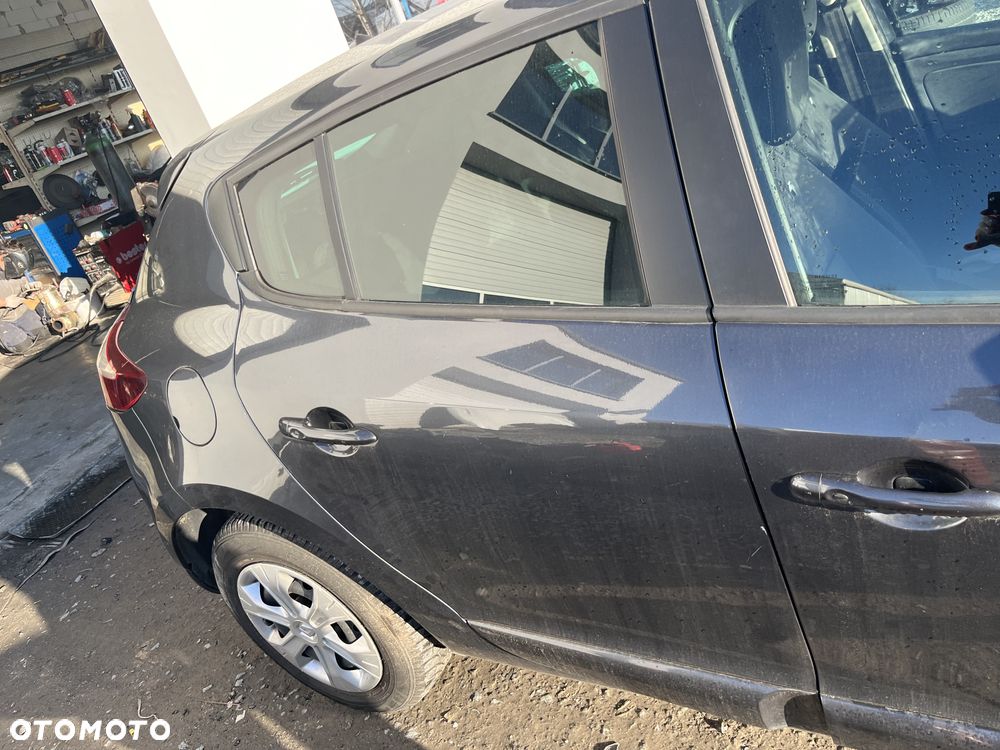 Drzwi tylne prawe Renault Megane III HB TEB66 - 1