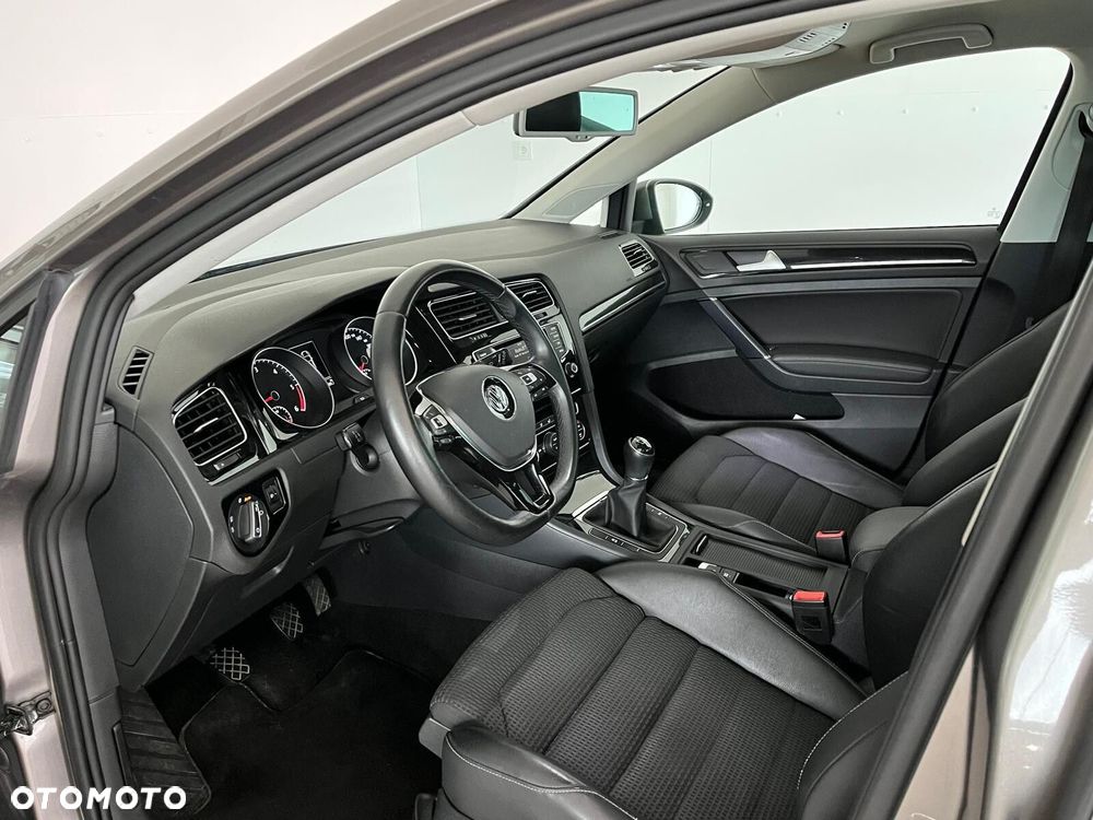 Volkswagen Golf 1.6 TDI Highline - 16