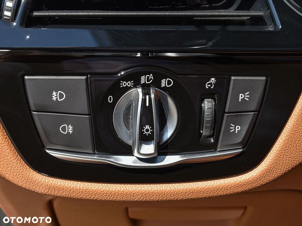 BMW Seria 5 530i GPF Luxury Line sport - 13