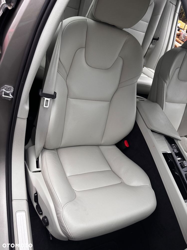 Volvo S60 T6 AWD Momentum Pro - 25