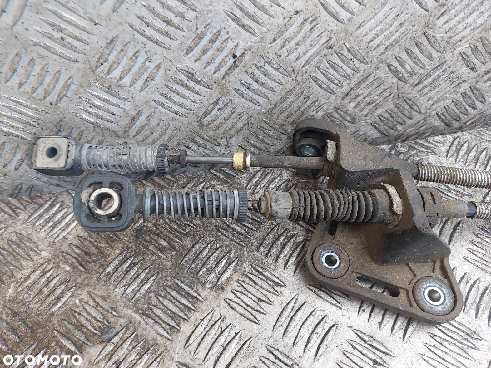 LEWAREK ZMIANY BIEGÓW + LINKI AUDI A3 8P 2.0 TDI MANUAL 6 BIEGÓW - 7