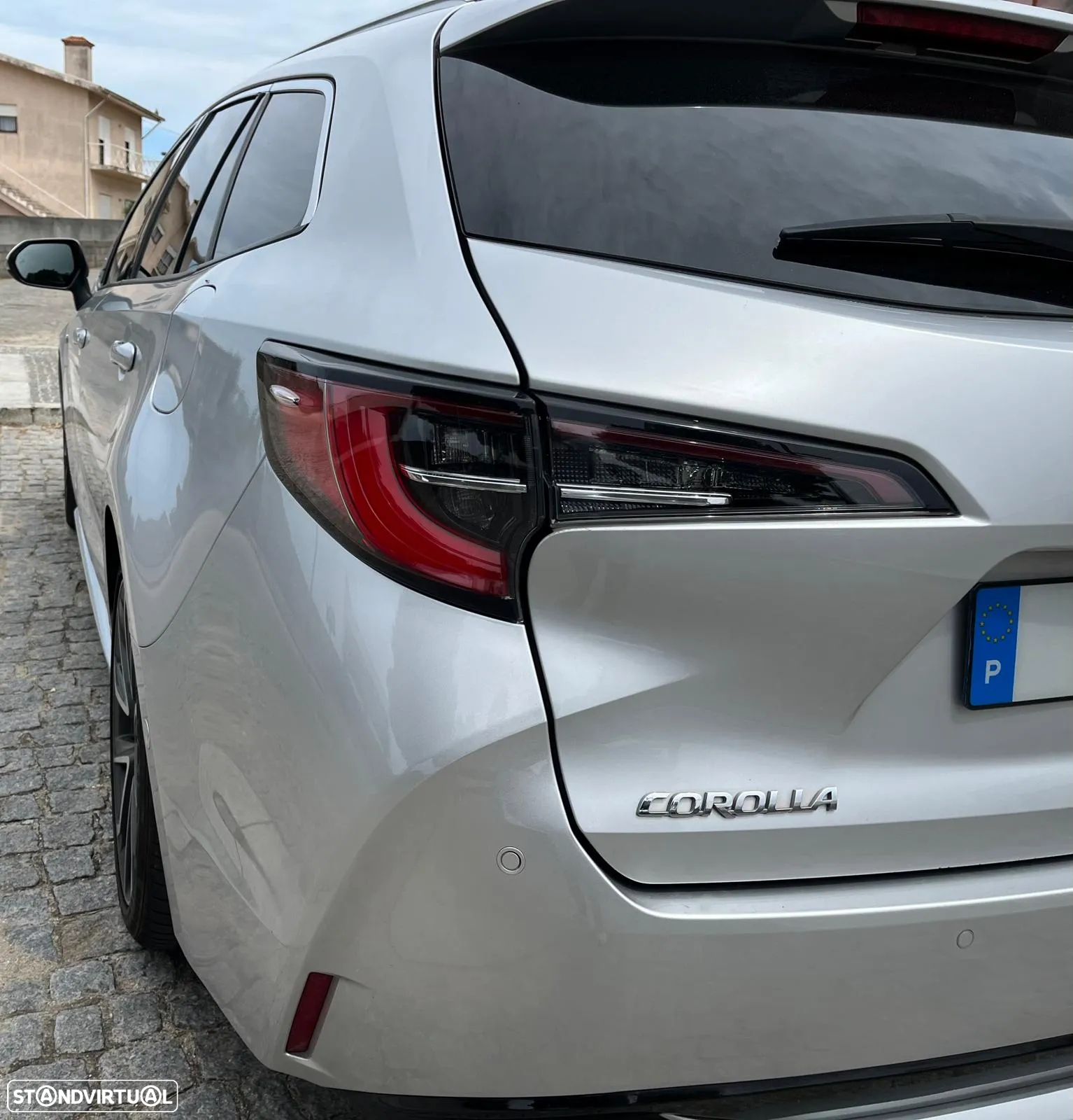 Toyota Corolla Touring Sports 2.0 Hybrid Luxury Black - 4