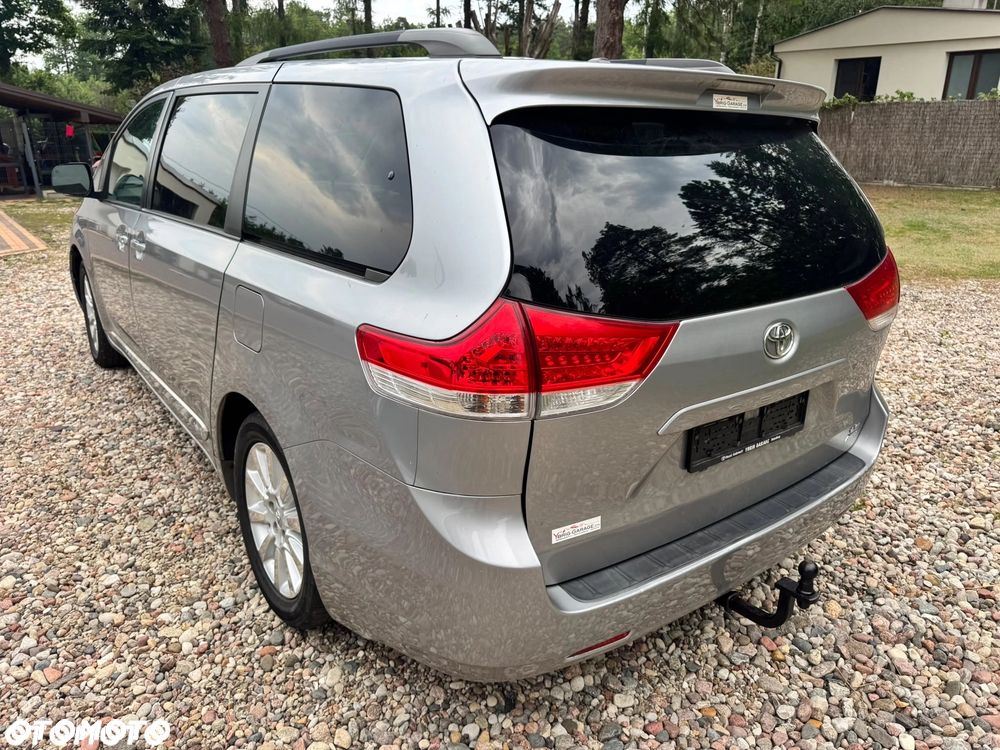 Toyota Sienna 3.5 LE AWD - 6