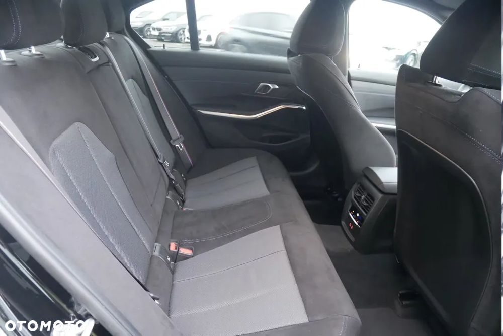 BMW Seria 3 318i M Sport - 17