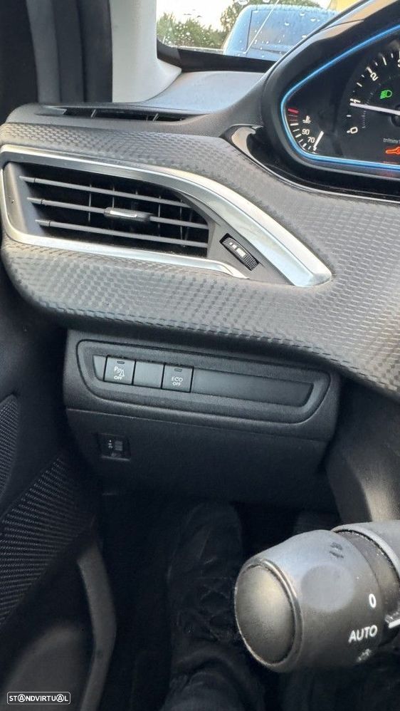 Peugeot 2008 1.2 PureTech Allure EAT6 - 13