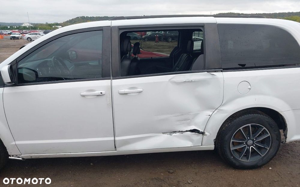 Dodge Grand Caravan - 9