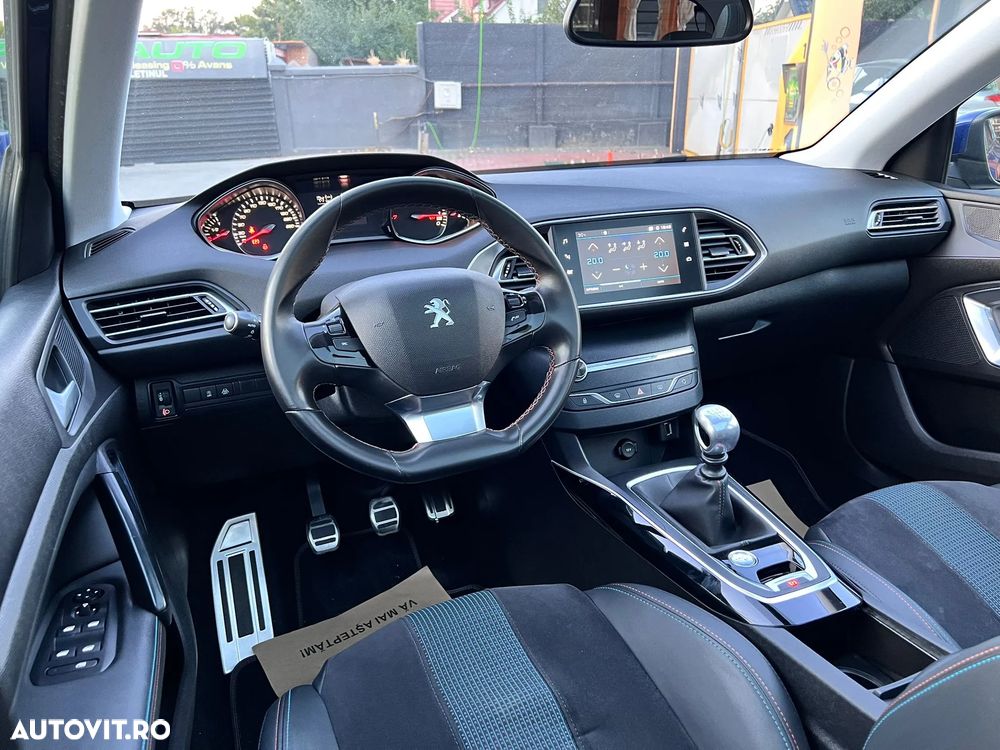 Peugeot 308 1.2 L PureTech Turbo S&S Allure - 23