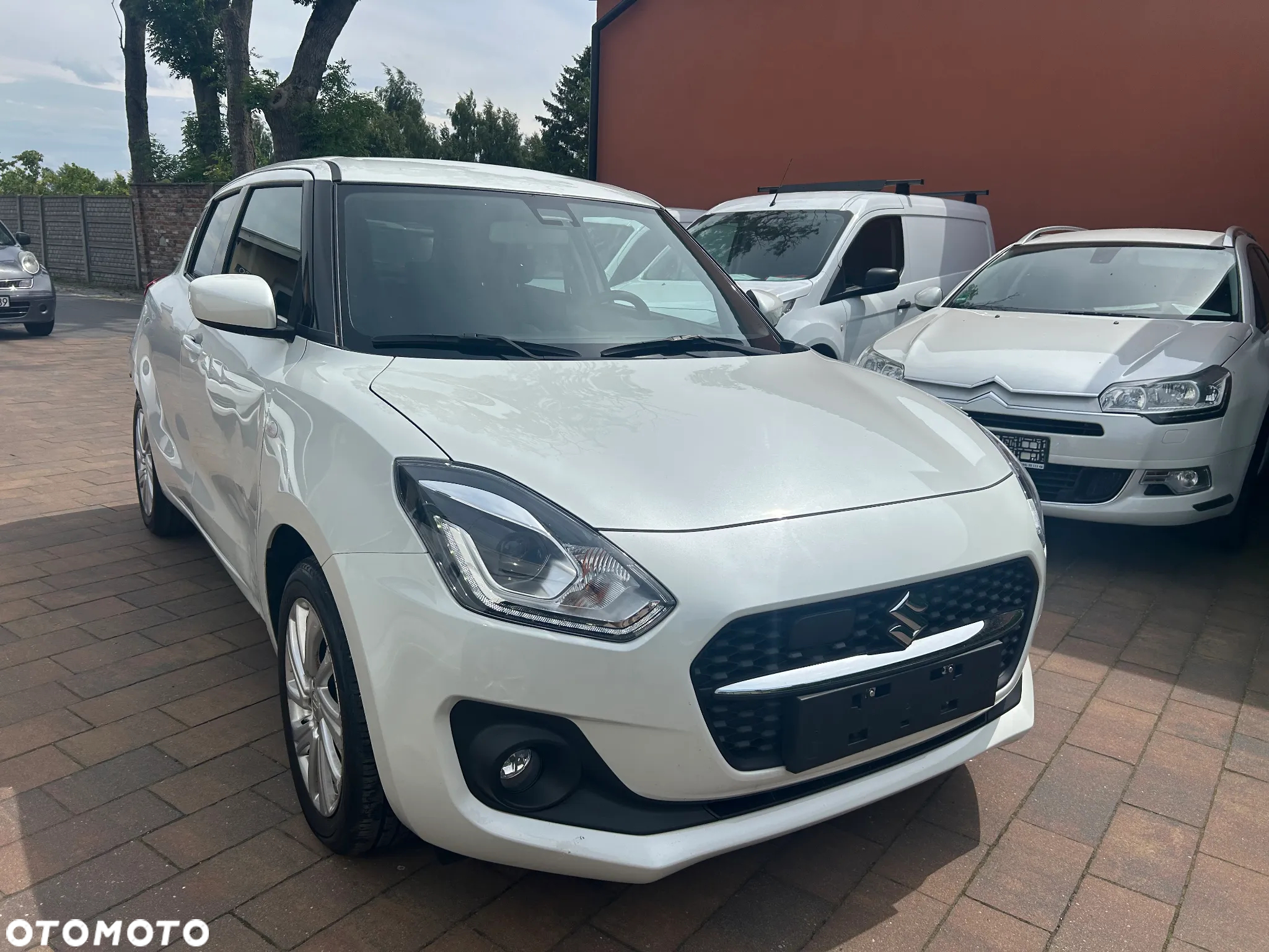 Suzuki Swift 1.2 Dualjet SHVS Premium CVT - 4