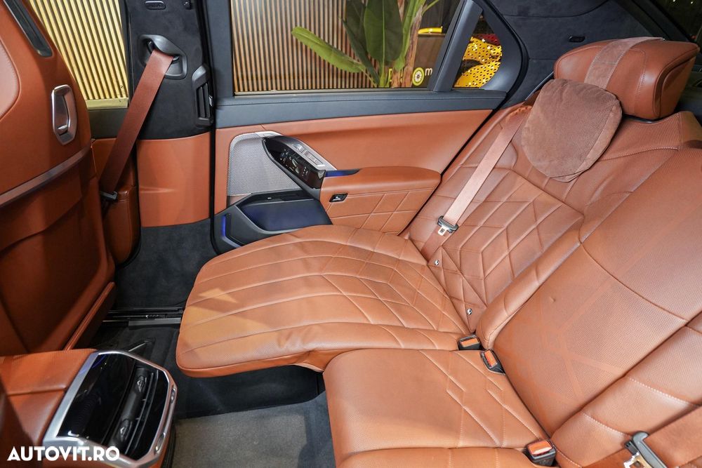 BMW Seria 7 740d xDrive MHEV - 26