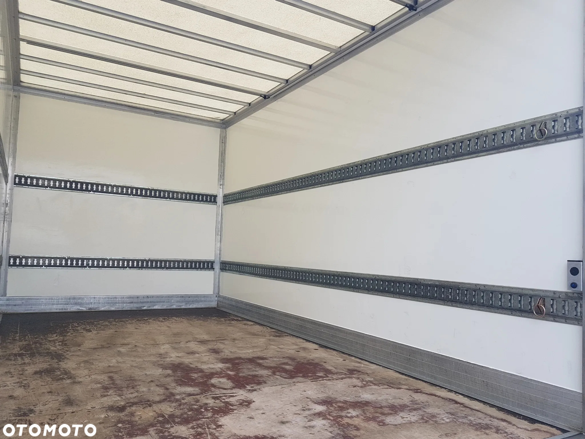 Renault MASTER KONTENER 8EP 4,21x2,23x2,22 KLIMA MANUAL KRAJOWY 6-BIEGÓW - 24
