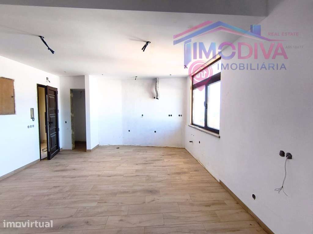 Apartamento T3 em fase final de renovação no coração de Figueiró do... - Grande imagem: 5/32