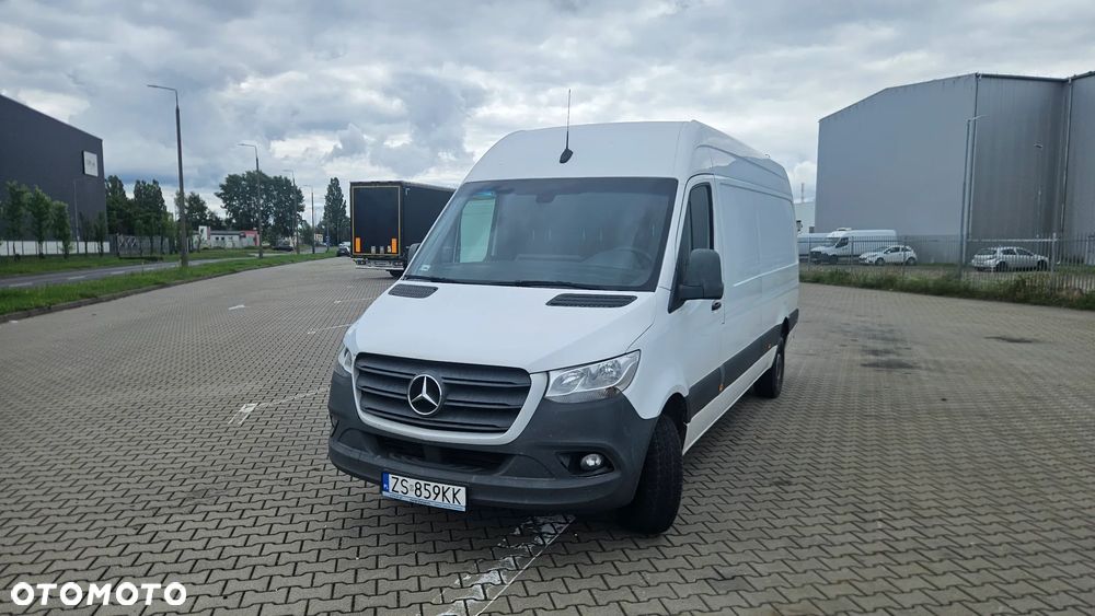 Mercedes-Benz Sprinter - 2