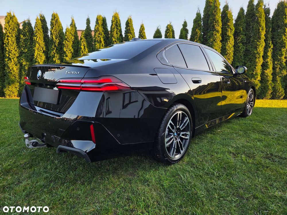 BMW Seria 5 520d xDrive - 9