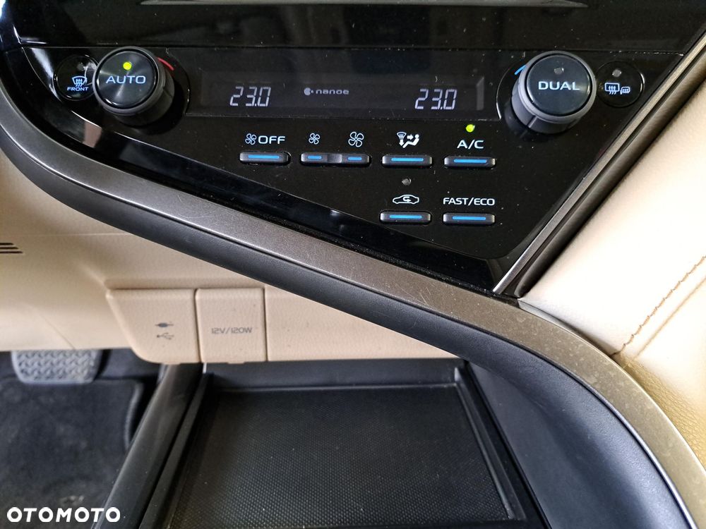 Toyota Camry 2.5 Hybrid Comfort CVT - 26