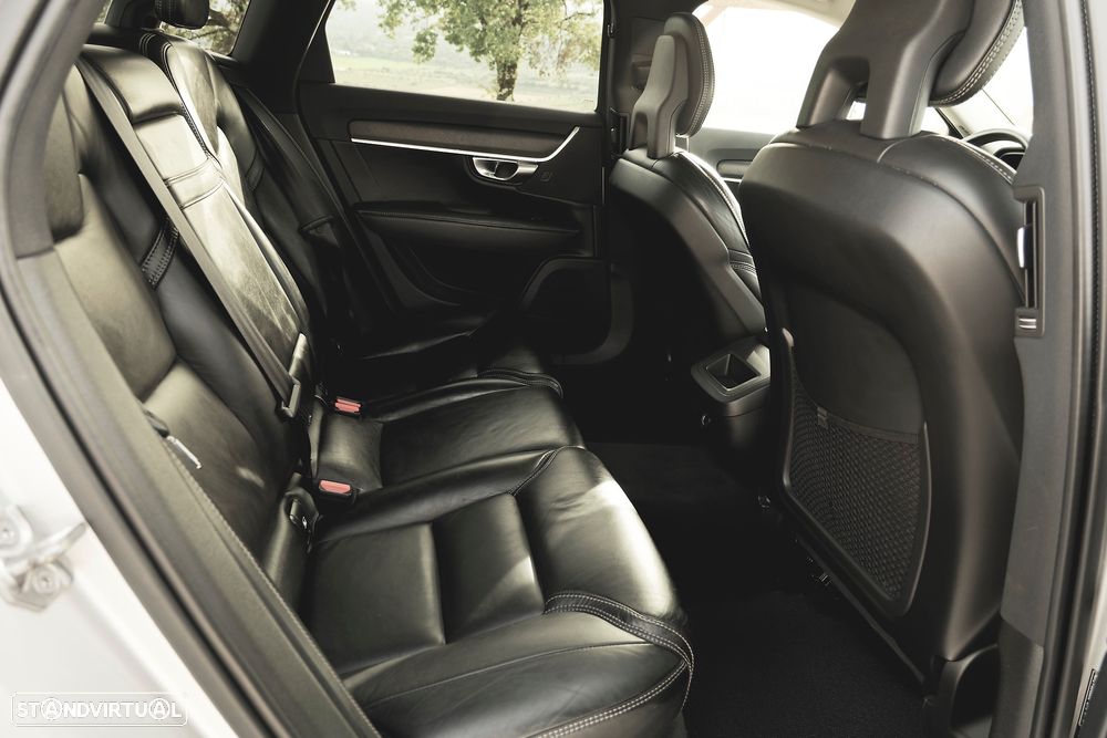 Volvo V90 Cross Country D5 AWD Geartronic Pro - 23