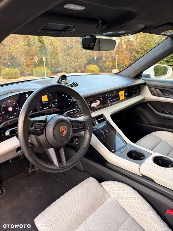 Porsche Taycan - 14