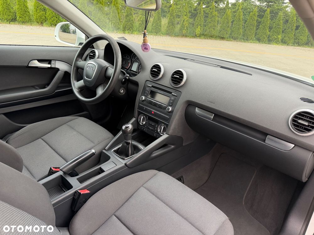 Audi A3 3-drzwiowe 1.6 Attraction - 9