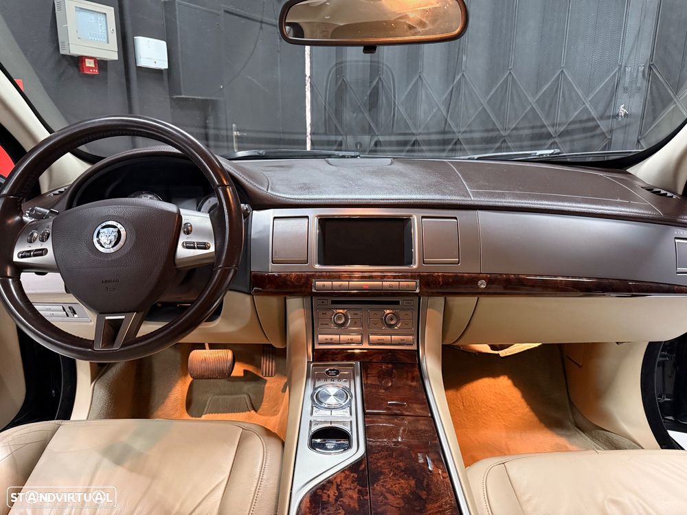 Jaguar XF 3.0 D V6 Premium Luxury - 13