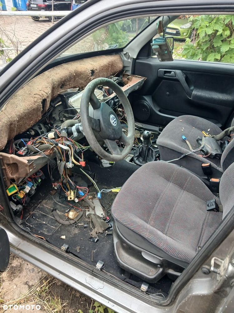 Volkswagen Golf 1.8 CL - 7