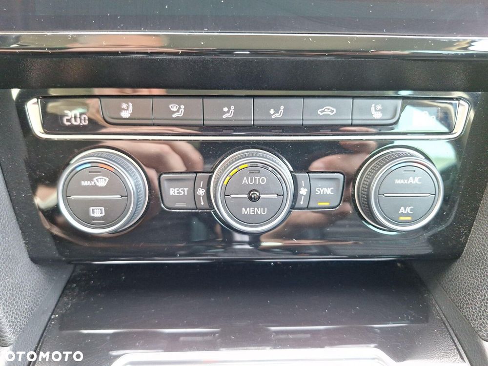 Volkswagen Passat 2.0 TSI 4Mot Highline DSG - 26