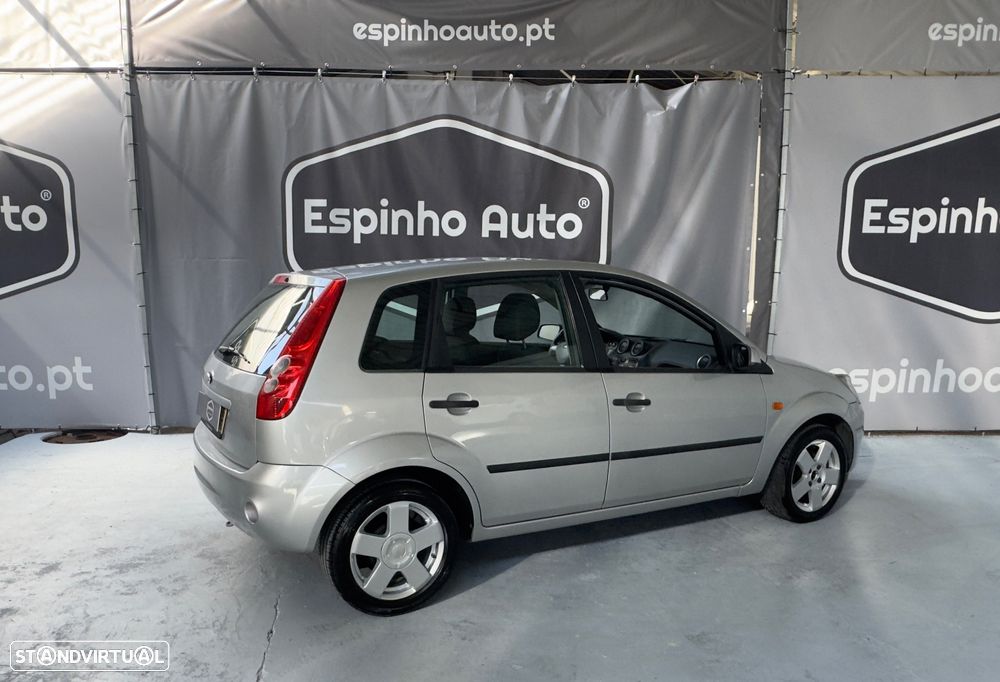 Ford Fiesta 1.25 Ghia - 8